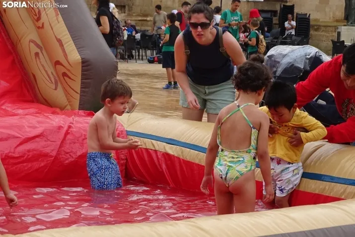 Una imagen de la mañana festiva hoy sábado en Almazán. /PC