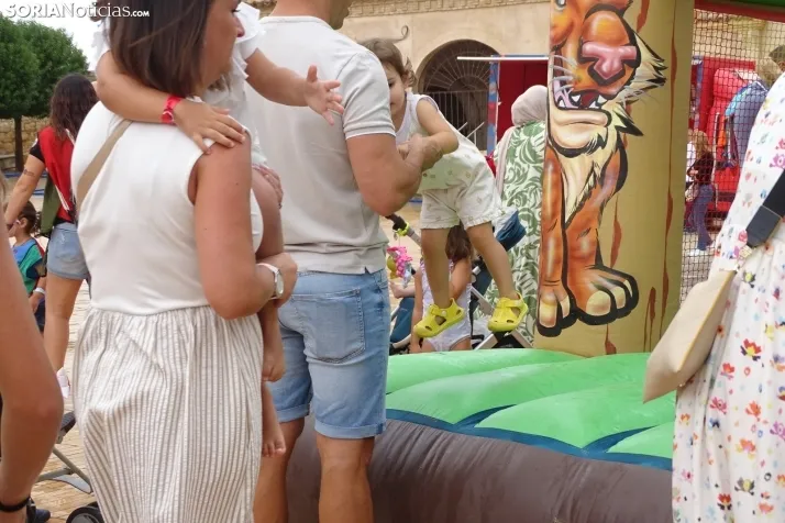 Una imagen de la mañana festiva hoy sábado en Almazán. /PC