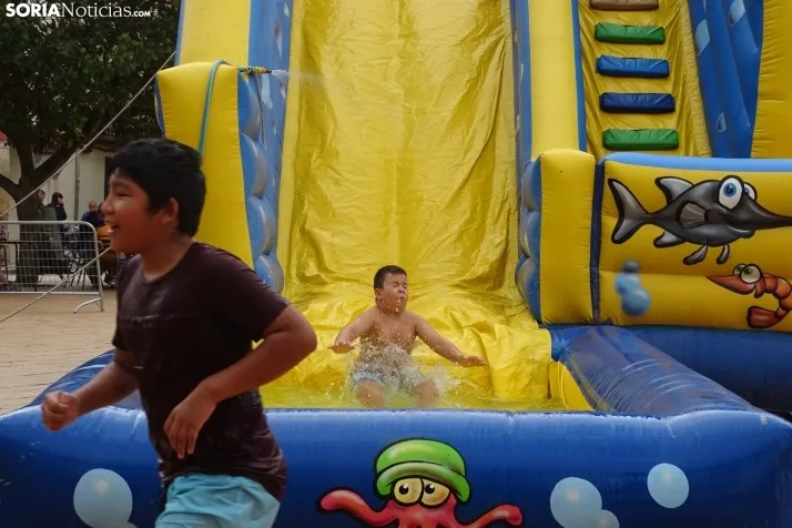 Una imagen de la mañana festiva hoy sábado en Almazán. /PC