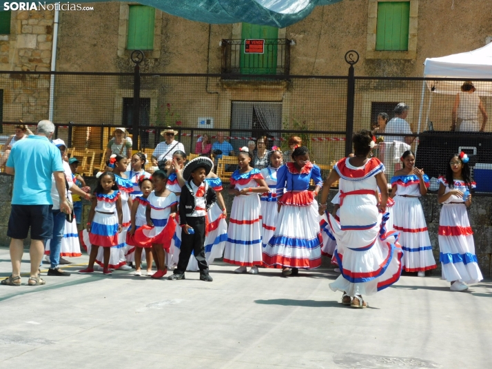 GALER&Iacute;A | Los ritmos latinos llenan de alegr&iacute;a El Royo durante la celebraci&oacute;n de las VII 