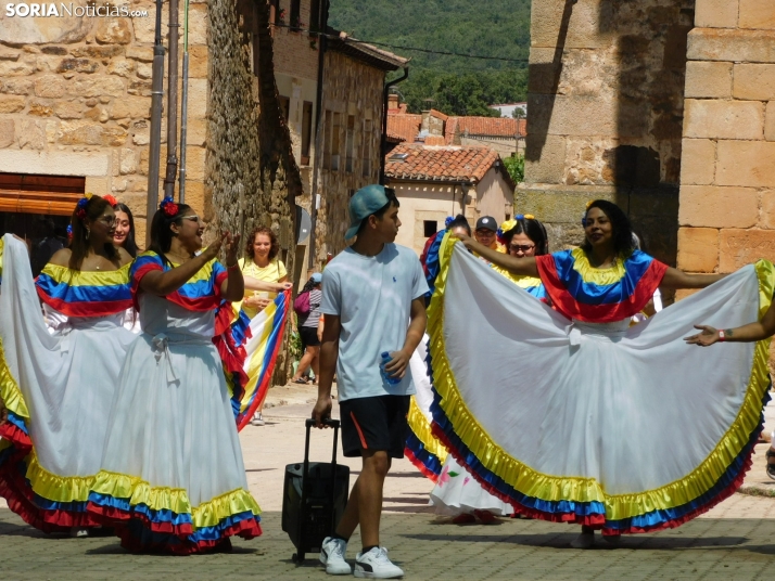 GALER&Iacute;A | Los ritmos latinos llenan de alegr&iacute;a El Royo durante la celebraci&oacute;n de las VII 