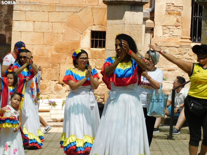 GALER&Iacute;A | Los ritmos latinos llenan de alegr&iacute;a El Royo durante la celebraci&oacute;n de las VII 