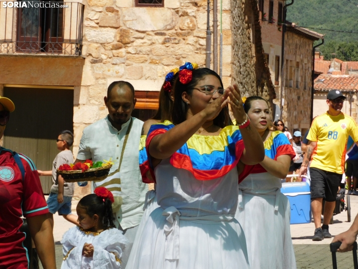 GALER&Iacute;A | Los ritmos latinos llenan de alegr&iacute;a El Royo durante la celebraci&oacute;n de las VII 