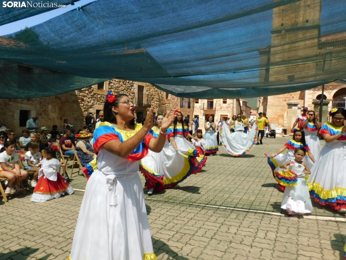 GALER&Iacute;A | Los ritmos latinos llenan de alegr&iacute;a El Royo durante la celebraci&oacute;n de las VII 