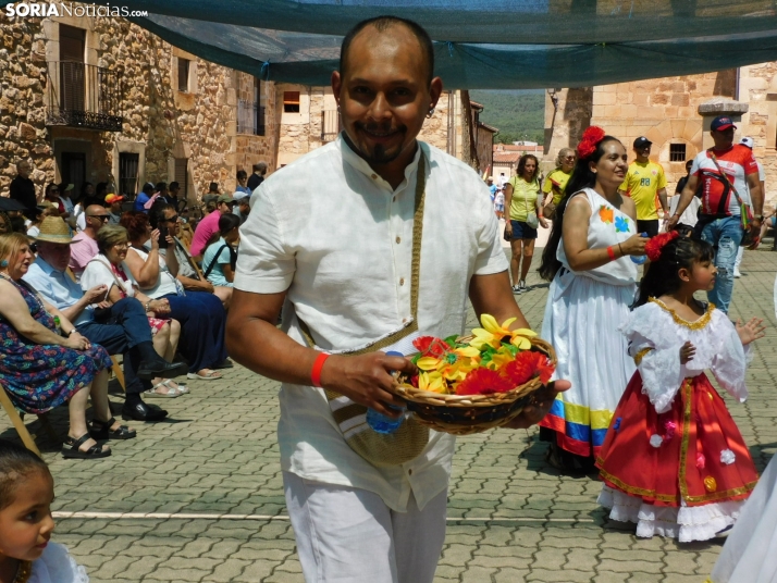 GALER&Iacute;A | Los ritmos latinos llenan de alegr&iacute;a El Royo durante la celebraci&oacute;n de las VII 