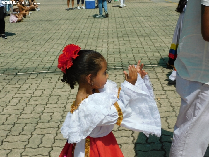 GALER&Iacute;A | Los ritmos latinos llenan de alegr&iacute;a El Royo durante la celebraci&oacute;n de las VII 