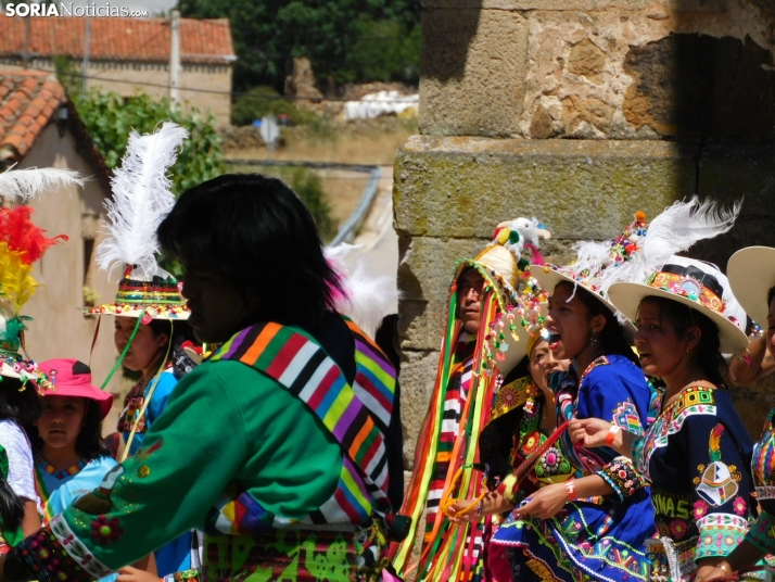 GALER&Iacute;A | Los ritmos latinos llenan de alegr&iacute;a El Royo durante la celebraci&oacute;n de las VII 