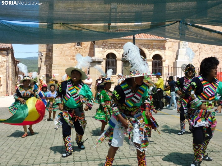 GALER&Iacute;A | Los ritmos latinos llenan de alegr&iacute;a El Royo durante la celebraci&oacute;n de las VII 