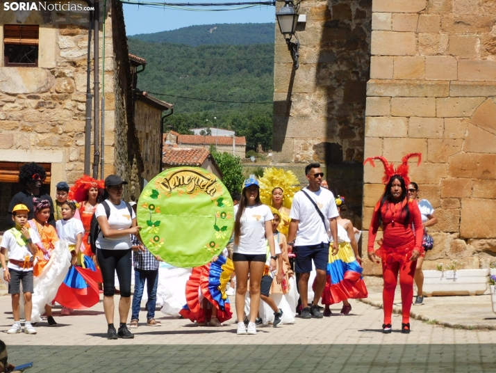 GALER&Iacute;A | Los ritmos latinos llenan de alegr&iacute;a El Royo durante la celebraci&oacute;n de las VII 