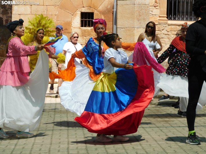 GALER&Iacute;A | Los ritmos latinos llenan de alegr&iacute;a El Royo durante la celebraci&oacute;n de las VII 