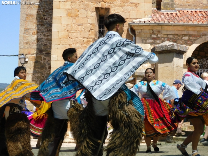 GALER&Iacute;A | Los ritmos latinos llenan de alegr&iacute;a El Royo durante la celebraci&oacute;n de las VII 