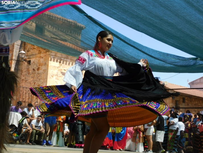 GALER&Iacute;A | Los ritmos latinos llenan de alegr&iacute;a El Royo durante la celebraci&oacute;n de las VII 