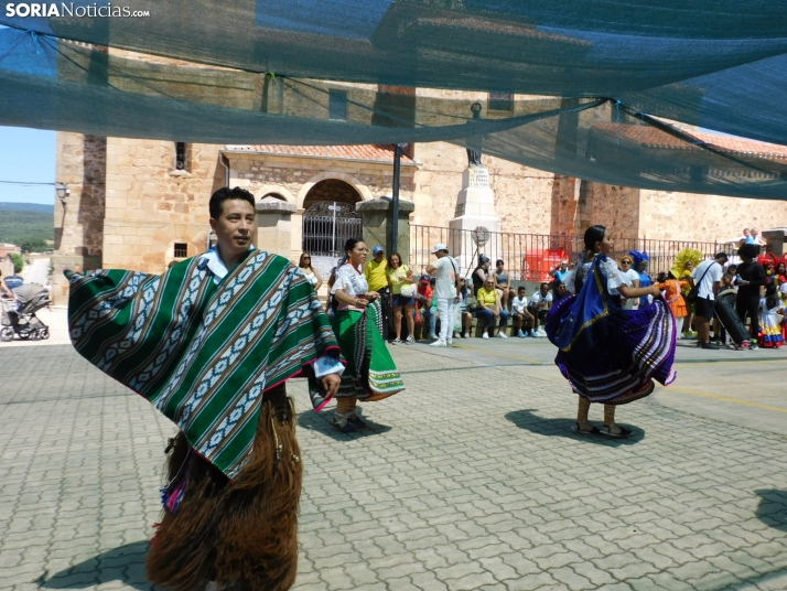 GALER&Iacute;A | Los ritmos latinos llenan de alegr&iacute;a El Royo durante la celebraci&oacute;n de las VII 