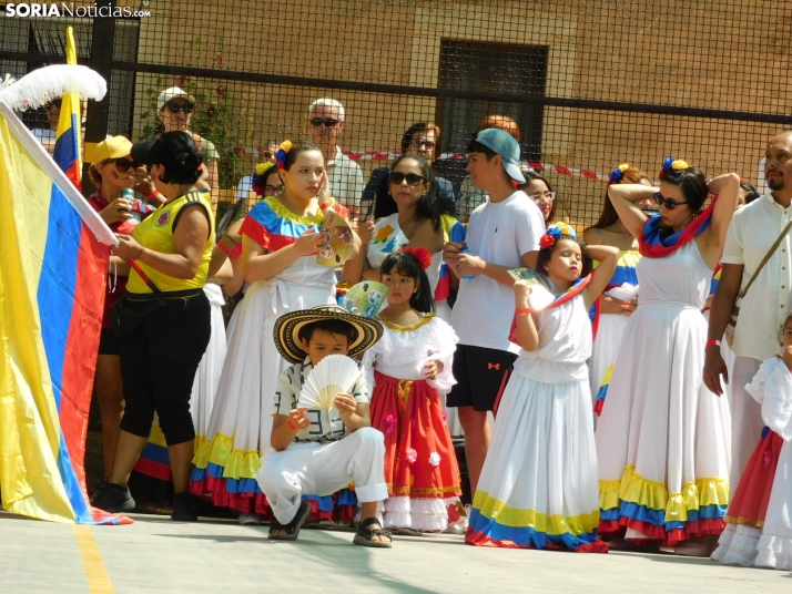 GALER&Iacute;A | Los ritmos latinos llenan de alegr&iacute;a El Royo durante la celebraci&oacute;n de las VII 