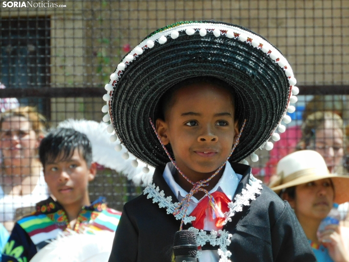 GALER&Iacute;A | Los ritmos latinos llenan de alegr&iacute;a El Royo durante la celebraci&oacute;n de las VII 