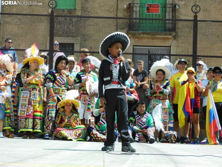 GALER&Iacute;A | Los ritmos latinos llenan de alegr&iacute;a El Royo durante la celebraci&oacute;n de las VII 