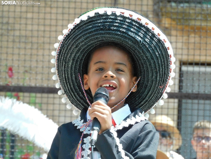 GALER&Iacute;A | Los ritmos latinos llenan de alegr&iacute;a El Royo durante la celebraci&oacute;n de las VII 