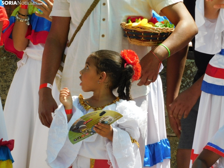 GALER&Iacute;A | Los ritmos latinos llenan de alegr&iacute;a El Royo durante la celebraci&oacute;n de las VII 