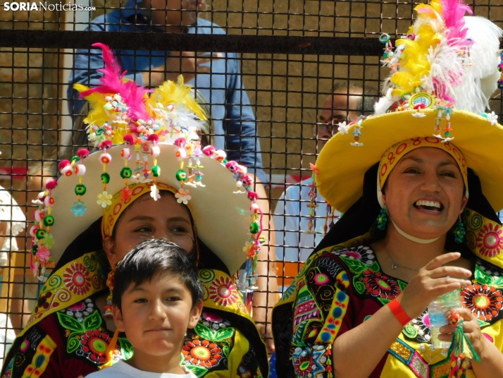 GALER&Iacute;A | Los ritmos latinos llenan de alegr&iacute;a El Royo durante la celebraci&oacute;n de las VII 