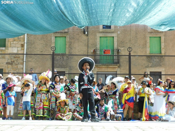 GALER&Iacute;A | Los ritmos latinos llenan de alegr&iacute;a El Royo durante la celebraci&oacute;n de las VII 