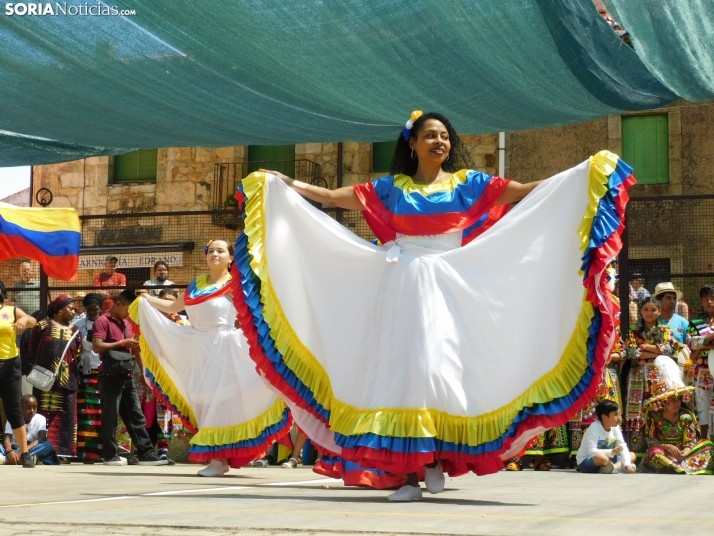 GALER&Iacute;A | Los ritmos latinos llenan de alegr&iacute;a El Royo durante la celebraci&oacute;n de las VII 