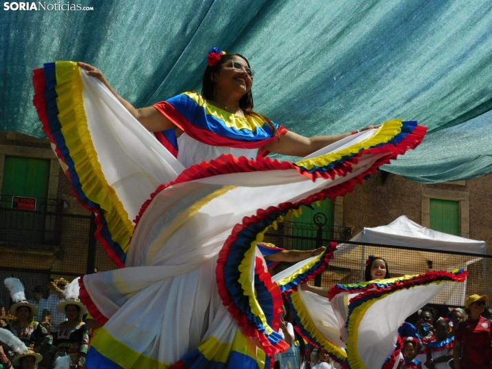 GALER&Iacute;A | Los ritmos latinos llenan de alegr&iacute;a El Royo durante la celebraci&oacute;n de las VII 