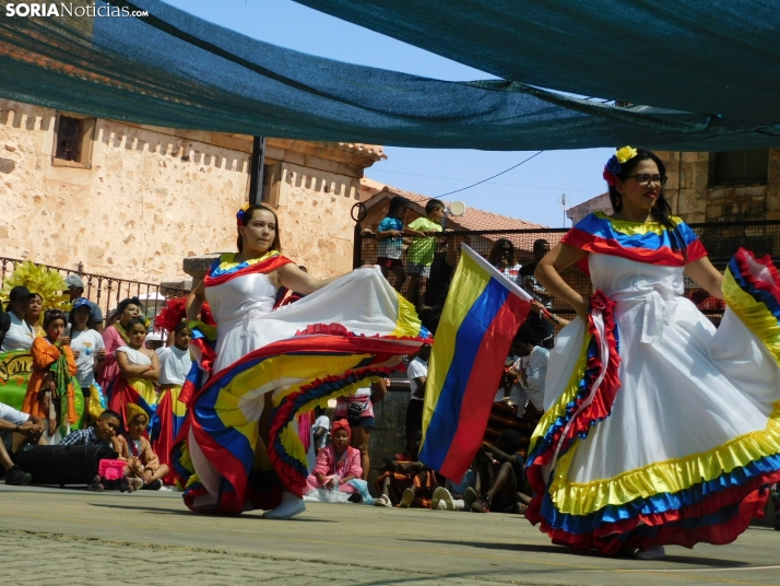 GALER&Iacute;A | Los ritmos latinos llenan de alegr&iacute;a El Royo durante la celebraci&oacute;n de las VII 