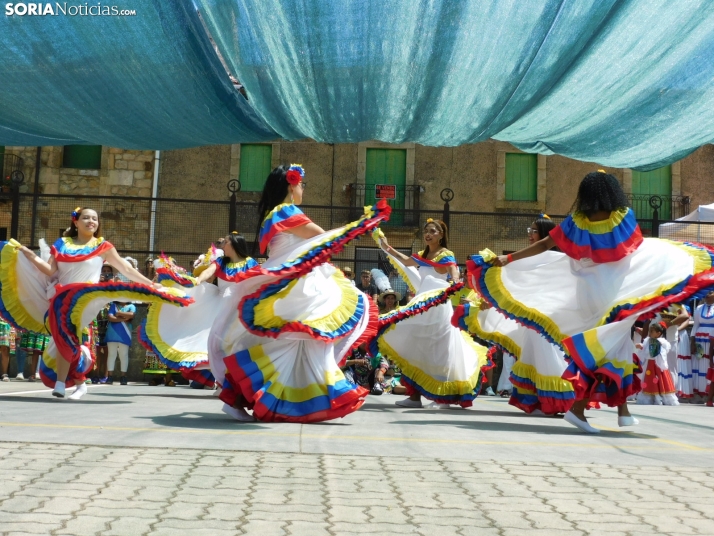 GALER&Iacute;A | Los ritmos latinos llenan de alegr&iacute;a El Royo durante la celebraci&oacute;n de las VII 