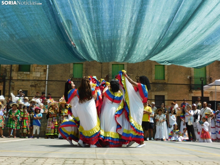 GALER&Iacute;A | Los ritmos latinos llenan de alegr&iacute;a El Royo durante la celebraci&oacute;n de las VII 