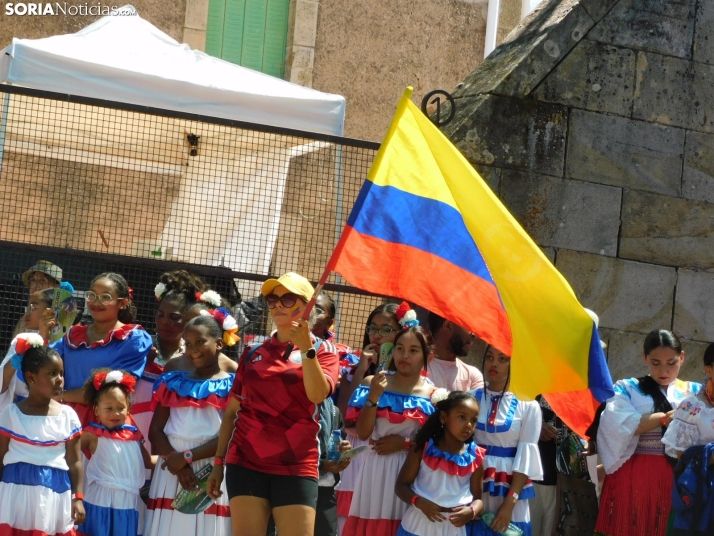 GALER&Iacute;A | Los ritmos latinos llenan de alegr&iacute;a El Royo durante la celebraci&oacute;n de las VII 