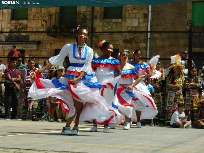 GALER&Iacute;A | Los ritmos latinos llenan de alegr&iacute;a El Royo durante la celebraci&oacute;n de las VII 