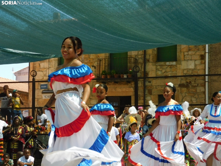 GALER&Iacute;A | Los ritmos latinos llenan de alegr&iacute;a El Royo durante la celebraci&oacute;n de las VII 