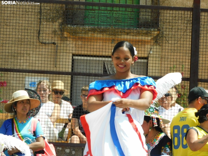 GALER&Iacute;A | Los ritmos latinos llenan de alegr&iacute;a El Royo durante la celebraci&oacute;n de las VII 