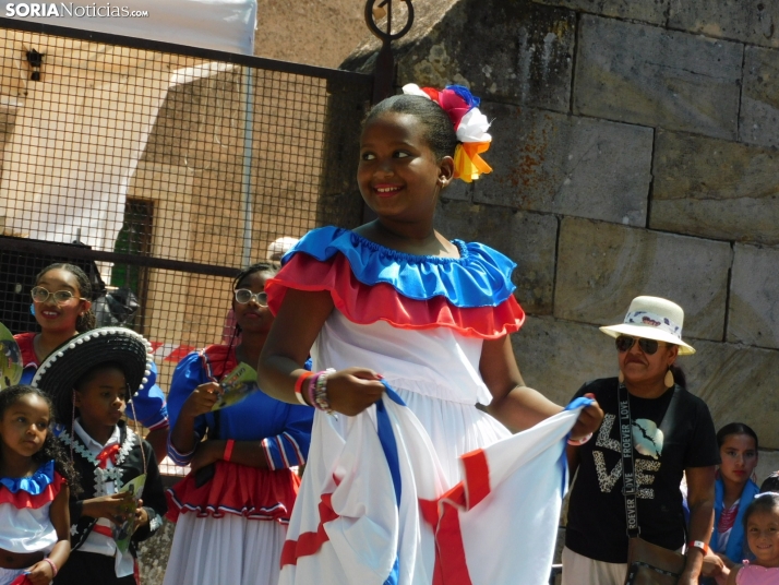 GALER&Iacute;A | Los ritmos latinos llenan de alegr&iacute;a El Royo durante la celebraci&oacute;n de las VII 