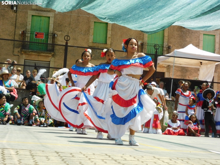 GALER&Iacute;A | Los ritmos latinos llenan de alegr&iacute;a El Royo durante la celebraci&oacute;n de las VII 