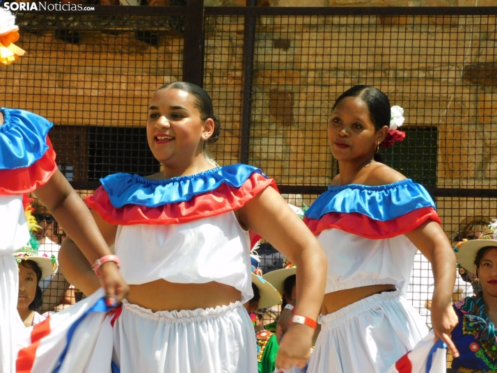 GALER&Iacute;A | Los ritmos latinos llenan de alegr&iacute;a El Royo durante la celebraci&oacute;n de las VII 