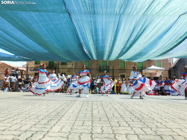 GALER&Iacute;A | Los ritmos latinos llenan de alegr&iacute;a El Royo durante la celebraci&oacute;n de las VII 