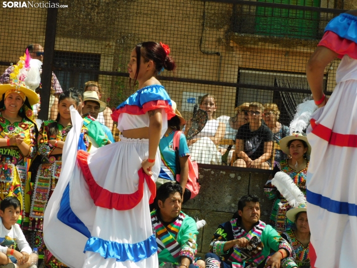 GALER&Iacute;A | Los ritmos latinos llenan de alegr&iacute;a El Royo durante la celebraci&oacute;n de las VII 