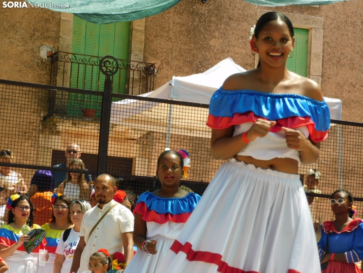 GALER&Iacute;A | Los ritmos latinos llenan de alegr&iacute;a El Royo durante la celebraci&oacute;n de las VII 