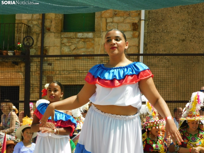 GALER&Iacute;A | Los ritmos latinos llenan de alegr&iacute;a El Royo durante la celebraci&oacute;n de las VII 