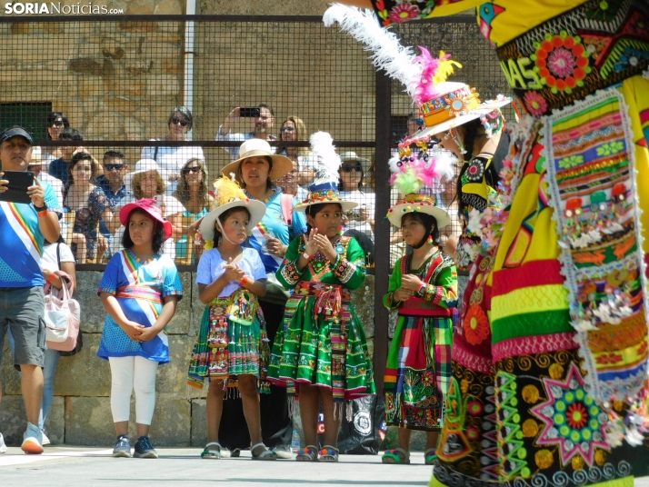 GALER&Iacute;A | Los ritmos latinos llenan de alegr&iacute;a El Royo durante la celebraci&oacute;n de las VII 