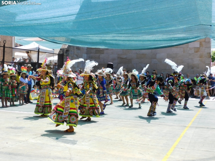 GALER&Iacute;A | Los ritmos latinos llenan de alegr&iacute;a El Royo durante la celebraci&oacute;n de las VII 