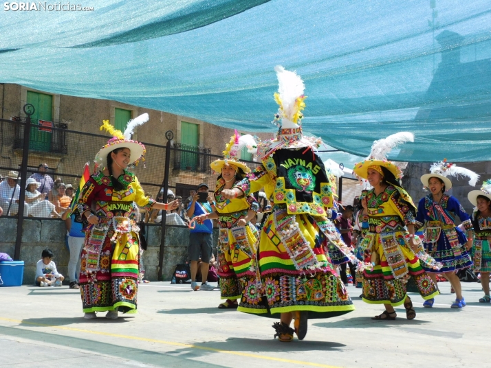 GALER&Iacute;A | Los ritmos latinos llenan de alegr&iacute;a El Royo durante la celebraci&oacute;n de las VII 