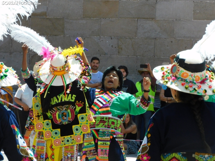 GALER&Iacute;A | Los ritmos latinos llenan de alegr&iacute;a El Royo durante la celebraci&oacute;n de las VII 