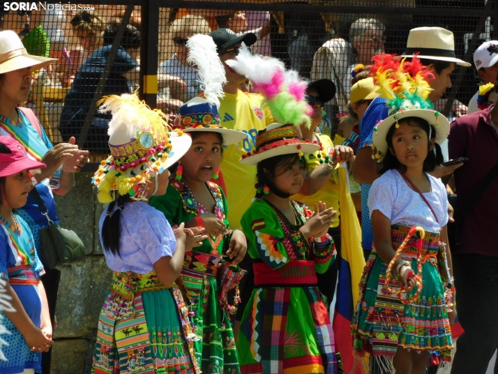 GALER&Iacute;A | Los ritmos latinos llenan de alegr&iacute;a El Royo durante la celebraci&oacute;n de las VII 