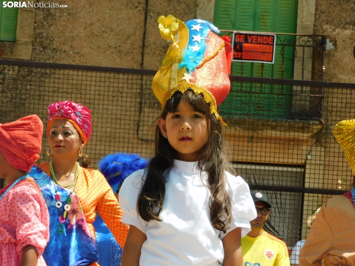 GALER&Iacute;A | Los ritmos latinos llenan de alegr&iacute;a El Royo durante la celebraci&oacute;n de las VII 