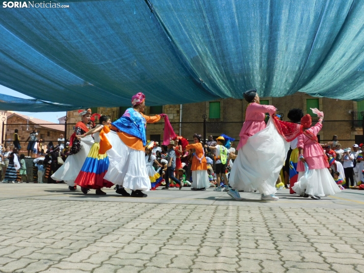 GALER&Iacute;A | Los ritmos latinos llenan de alegr&iacute;a El Royo durante la celebraci&oacute;n de las VII 