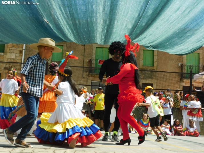 GALER&Iacute;A | Los ritmos latinos llenan de alegr&iacute;a El Royo durante la celebraci&oacute;n de las VII 