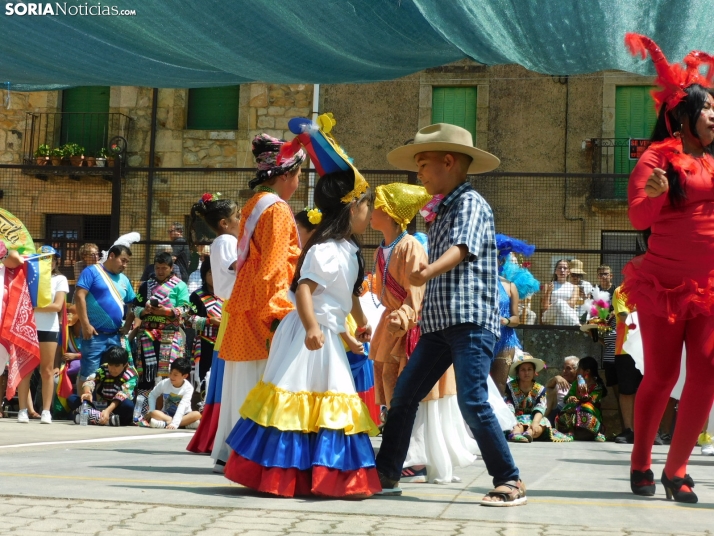 GALER&Iacute;A | Los ritmos latinos llenan de alegr&iacute;a El Royo durante la celebraci&oacute;n de las VII 