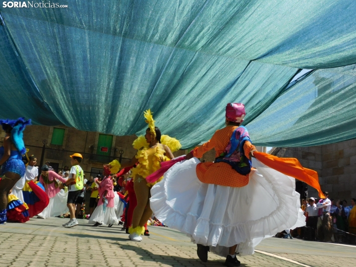 GALER&Iacute;A | Los ritmos latinos llenan de alegr&iacute;a El Royo durante la celebraci&oacute;n de las VII 